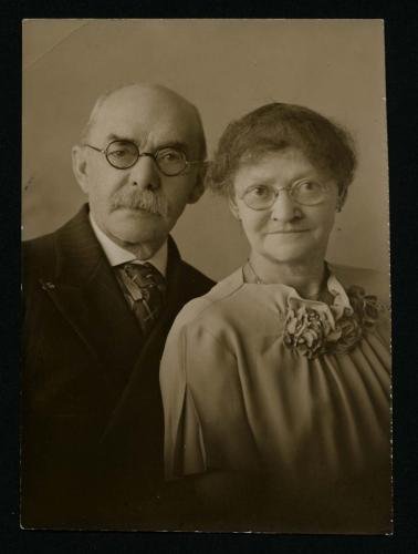 Frank Eugene and Lizzie (Mitchell Walton) Titus, Bismarck (N.D.)